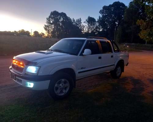 Vendo Chevrolet S10 DLX 4X4 Modelo 2006 a Bomba