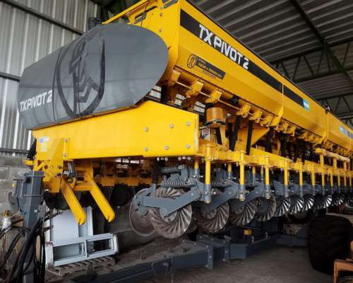 Sembradora Agrometal TX Pivot 2, 18 a 52, año 2023, Neumatic