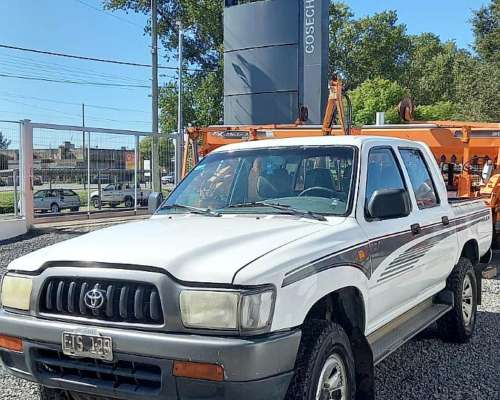 Toyota Hilux DX 3.8 DC 4X2