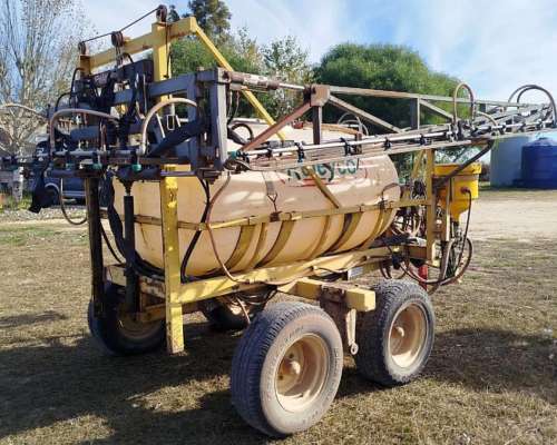 Pulverizador de Arrastre Releyco de 2000 Lts