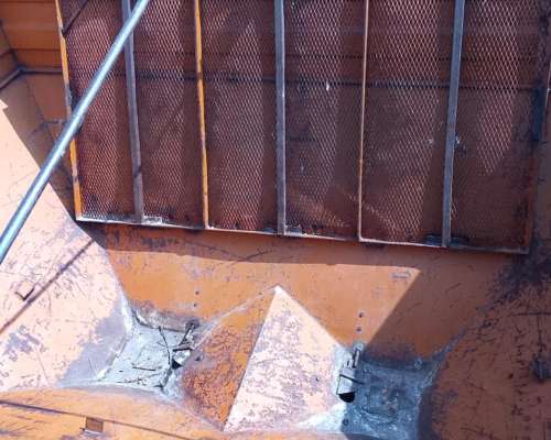 Fertilizadora Barbuy, de 2200 Kilos