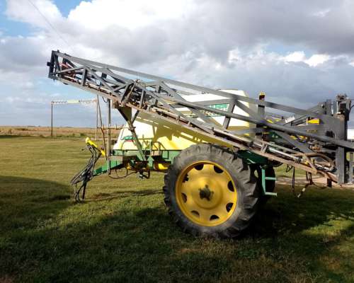 Pulverizador de Arrastre Caiman A3000. año 2009