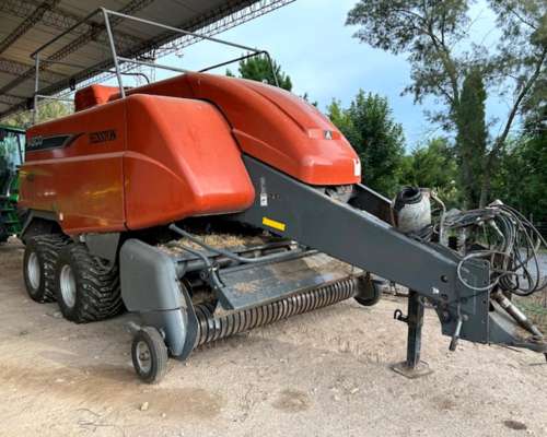 Mega Enfardadora Hesston con Cutter