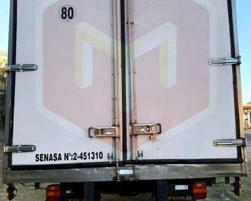 Ford Cargo 1317e Modelo 2011 con Caja y Equipo