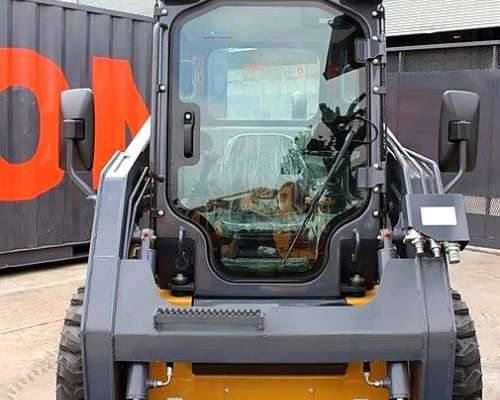 Minicargador Iron Cabina Full con Aire y Calefacción