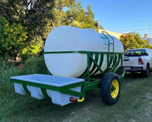 Acoplado Tanque C/bebedero Marca JAV Water Tank