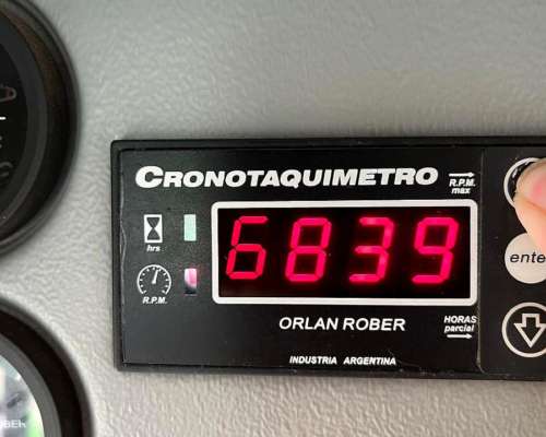 Pulverizador Metalfor 3200, año 2006, 6830 Hs de Motor,