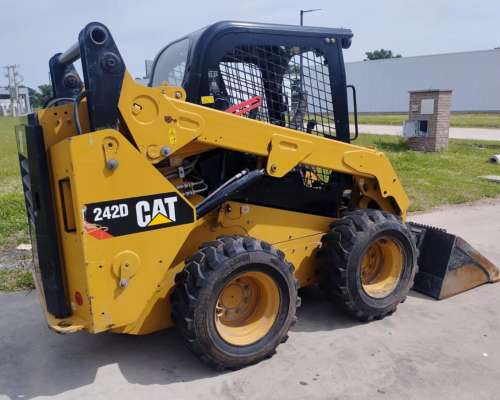 Caterpillar 242d 2017 74hp Permuto Oportunidad Todo Vial