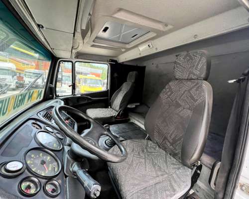 Mercedes Benz 1720 2012 Chasis Largo con Eje Neumatico