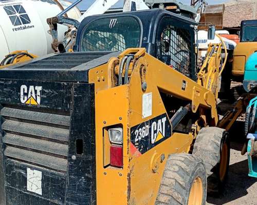 Minicargadora Marca CAT Modelo 236d con Brazo Retro J.deere