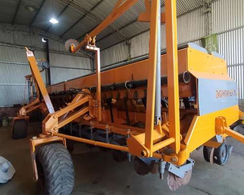 Sembradora Agrometal TX Mega de 16 Lineas a 52cm Neumatica