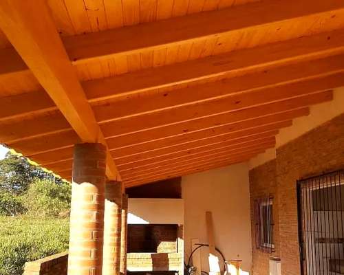 Se Vende Terreno con Casa a Estrenar en Capiovi, Misiones