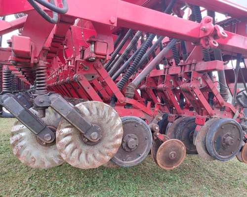 Sembradora Pionera 4017 con Alfalfero y Monitor