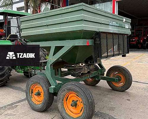 Fertilizadora Esparcidora Usada AF 3000lt 25m