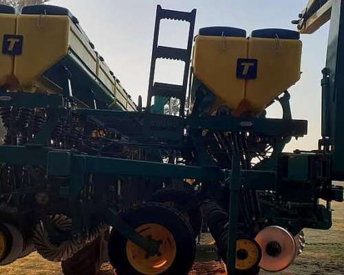 Sembradora Tedeschi M99 de 28 Surcos a 35 CM.