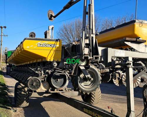 Sembradora Autotrailer 14 a 52 Brioschi. Disponible