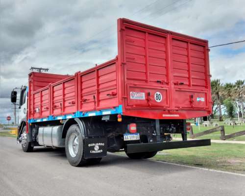 Carrocería Guajardo y Linares B. Volcable