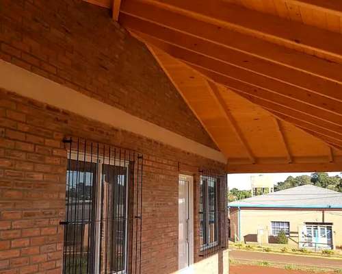 Se Vende Terreno con Casa a Estrenar en Capiovi, Misiones