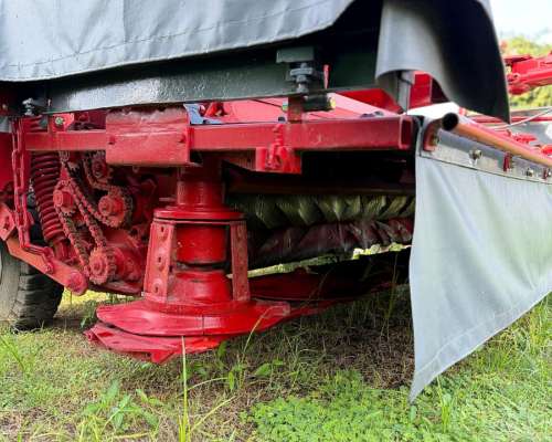 Segadora Kuhn 302 C/giro