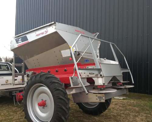 Fertilizadora Fertec 3500, Serie 6. Disponible