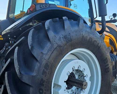 Valtra BH 194 HI Tech Semipowershift con Piloto - Disponible