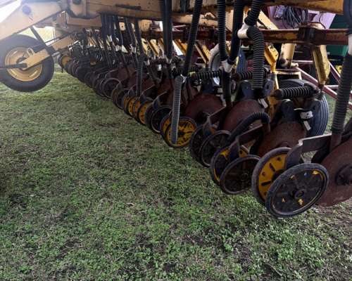 Fertilizadora Marca SR 21 a 35 con Marcadores