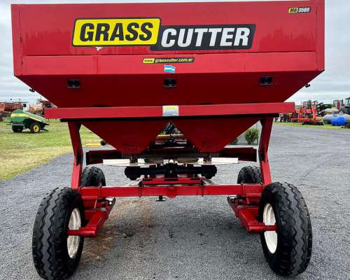Fertilizadora Esparcidora Grass Cutter de 3000 Lts