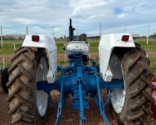 Ford 4600 1980 con 3 Puntos