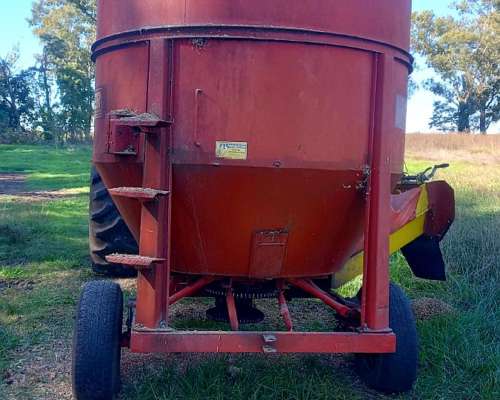 Mixer Vertical Racionador Metfer. 5.5 Mts 3. muy Buen Estado
