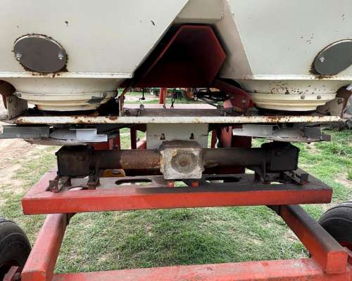 Fertilizadora Yomel 2000 Kg