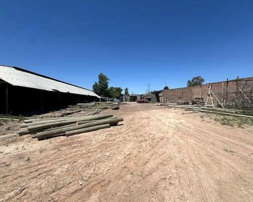 Venta de Galpón con Amplio Terreno- Zona Industrial Mendoza