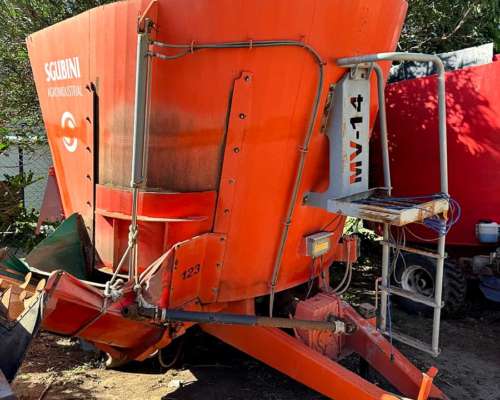 Mixer Vertical de 14 M3 Sgubini para Minimo 80 HP