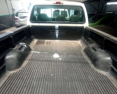 Ford F-100 3.9 TDI XL Plus 2006 Diesel $23.999.000 369.000km