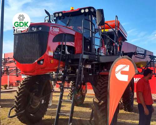 Fertilizadora Autopropulsada F5000/ 5000 Lts. Ombu