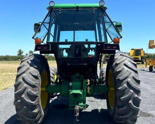 Tractor John Deere 3350 con Doble Embrague