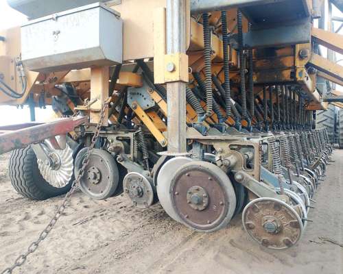 Sembradora Fabimag FG 01 - 37 Líneas con Kit ALFALFERO-2010