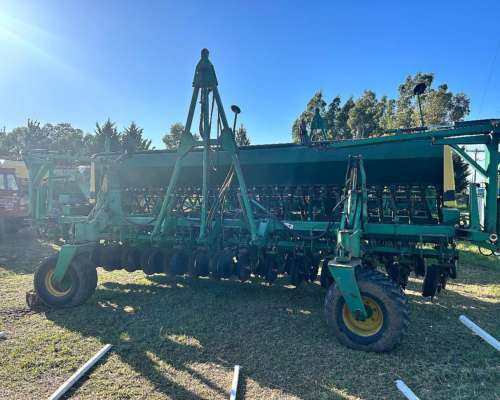 Sembradora Pierobon Monodisco con Alfalfero.buen Estado