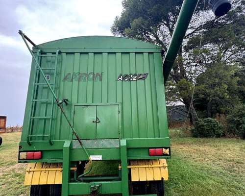 Tolva Semillera Akron AG22 con Chimango, Division y Destape