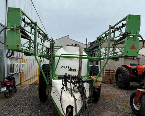 Pulverizador Metalfor Futur 4000, 27 Mts, Joystic, 2014