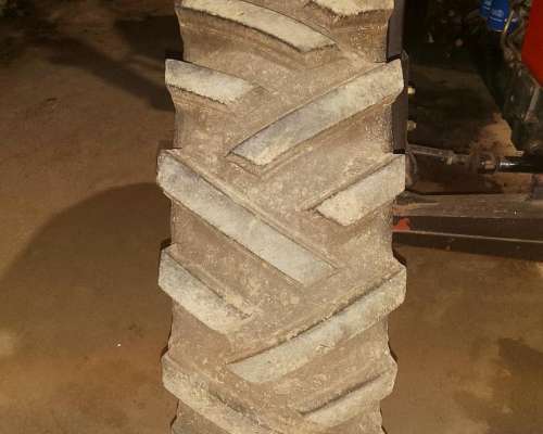 Vendo 2 Cubiertas Usadas Rodado 14.9-26. Marca Pirelli.