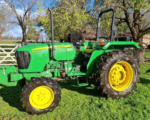Tractor John Deere 5045d Doble Tracción 200hs de USO