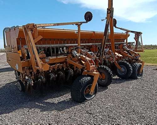 Sembradora Agrometal MXY 37 a 17,5 con Alfalfero a Reparar