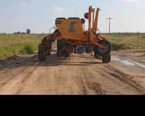 Vendo Sembradora Agrometal MX 33/21 con Alfalfero