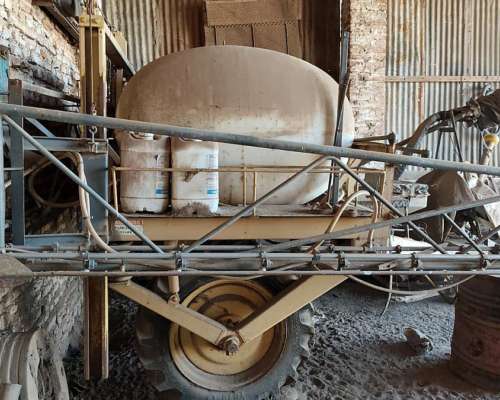 Pulverizador de Arrastre Releyco 2000 Lts.
