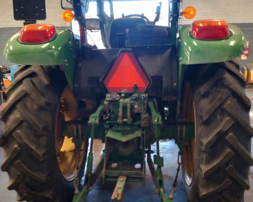 Tractor John Deere 5090e38