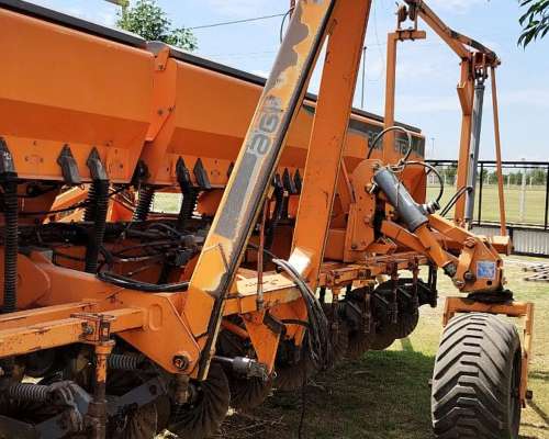 Sembradora Agrometal TX Mega de 16-52