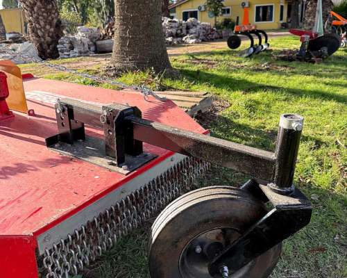 Desmalezadora 1.70 Mts para 3 Puntos con Rueda de Apoyo