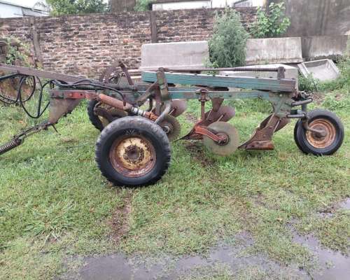 Arado de 3 Rejas Marca John Deere