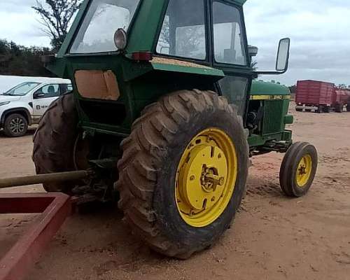 Tractor John Deere 3140 con Cabina