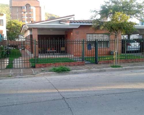 Excelente Casa a la Venta en Villa Carlos PAZ